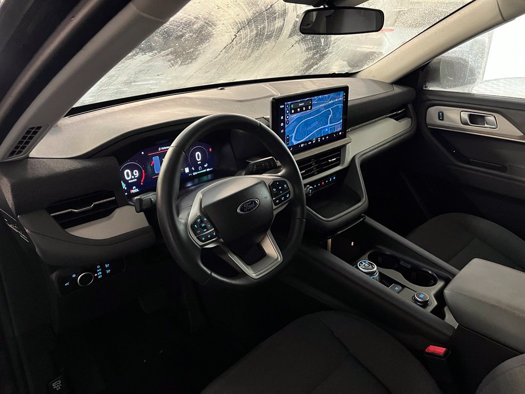 Used 2025 Ford Explorer Active RWD image 12