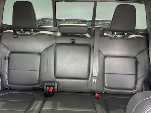 Used 2021 Chevrolet Silverado 1500 LT Trail Boss w/ Convenience Package II AWD/4WD image 15