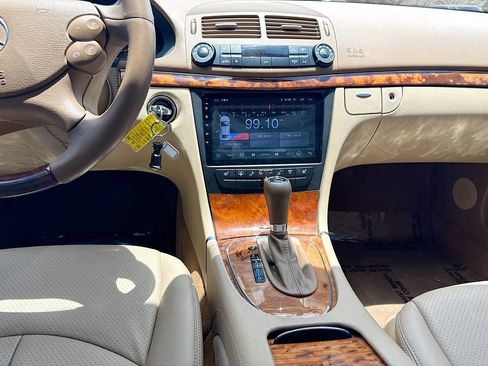 Used 2009 Mercedes-Benz E 350 Sedan image 17