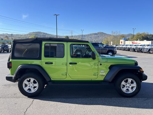 Used 2019 Jeep Wrangler Unlimited Sport S image 4