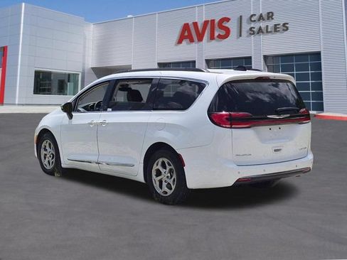 Used 2023 Chrysler Pacifica Limited FWD image 9