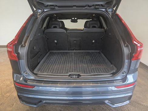 Used 2022 Volvo XC60 B6 R-Design w/ Advanced Package image 5