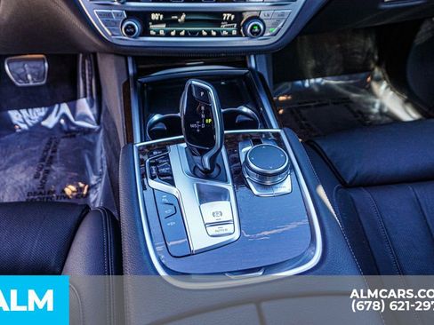 Used 2022 BMW 740i w/ M Sport Package image 39
