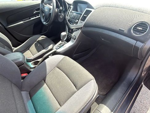 Used 2016 Chevrolet Cruze LT w/ Technology Package FWD image 18