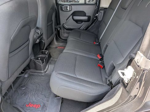 Used 2018 Jeep Wrangler Unlimited Sport S AWD/4WD image 24