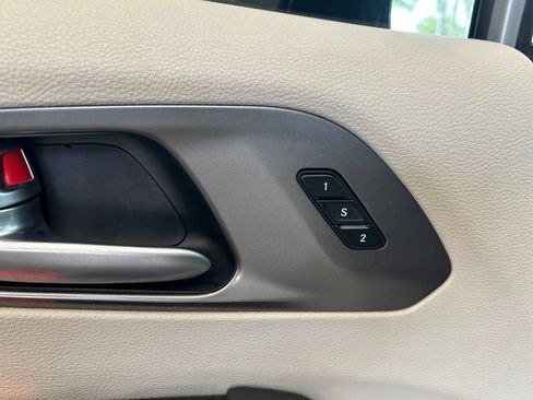 Used 2024 Chrysler Pacifica Touring-L FWD image 38