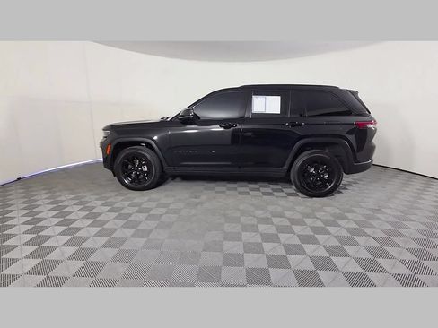Used 2025 Jeep Grand Cherokee Altitude RWD image 46