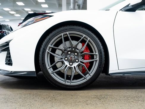 Used 2023 Chevrolet Corvette Z06 image 7