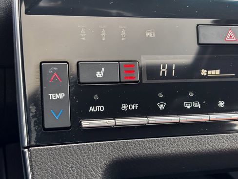 Used 2020 Toyota Avalon XLE image 21