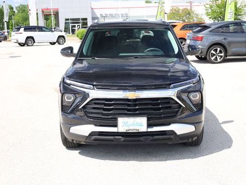 Used 2025 Chevrolet TrailBlazer LT AWD/4WD image 3