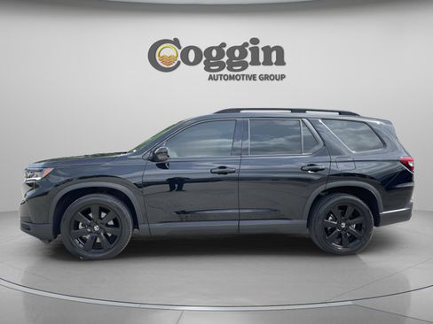Certified 2025 Honda Pilot Black Edition image 3
