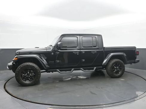 Used 2022 Jeep Gladiator Sport AWD/4WD image 2