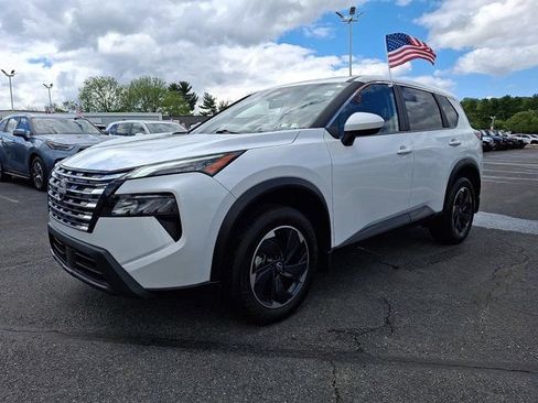 Used 2025 Nissan Rogue SV AWD/4WD image 3