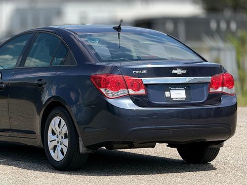 Used 2014 Chevrolet Cruze LS image 12
