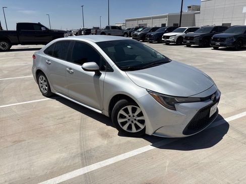 Used 2022 Toyota Corolla LE FWD image 12