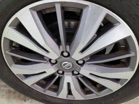 Used 2017 Nissan Pathfinder SL image 26