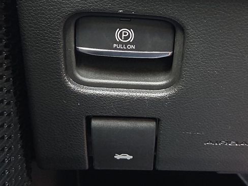 Used 2024 Jeep Grand Cherokee Laredo image 21