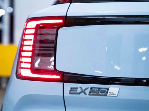 New 2026 Volvo EX30 Plus w/ Protection Package Premier image 5