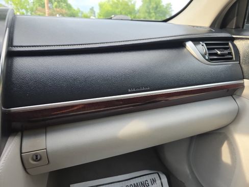 Used 2012 Toyota Camry XLE image 24