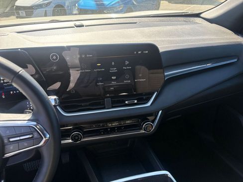 Used 2025 Chevrolet Equinox LT image 17