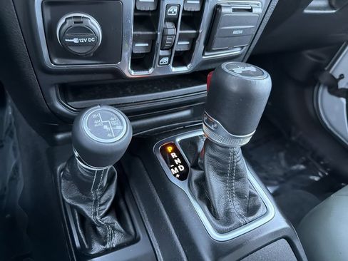 Used 2024 Jeep Wrangler High Altitude AWD/4WD image 27