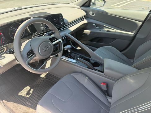 Used 2022 Hyundai Elantra SEL FWD image 12