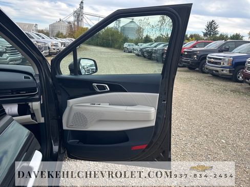 Used 2025 Kia Carnival SX Prestige image 29