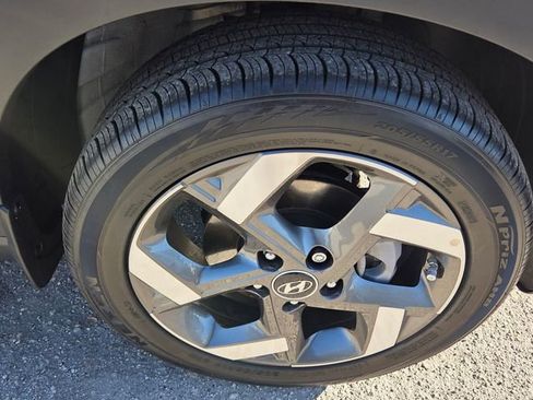Used 2025 Hyundai Venue SEL image 10