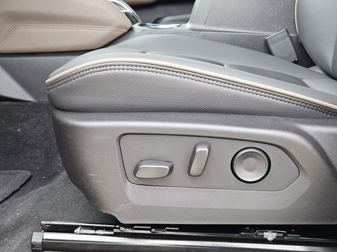 New 2026 GMC Canyon Denali image 17