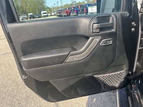 Used 2018 Jeep Wrangler Unlimited Sport S AWD/4WD image 16