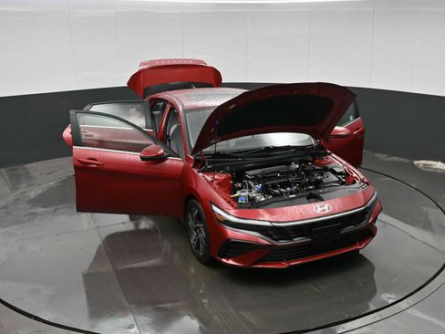 Certified 2025 Hyundai Elantra Limited image 40