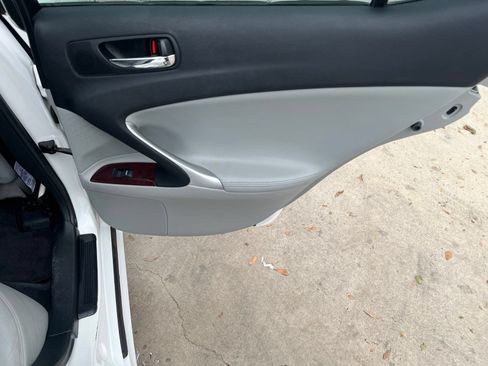 Used 2007 Lexus IS 250 w/ Premium Pkg RWD image 14