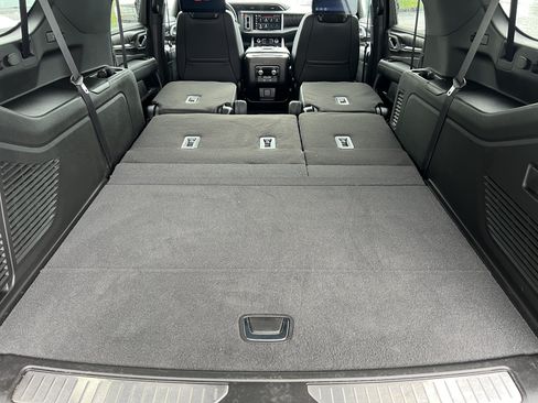 Used 2024 GMC Yukon XL Denali w/ Advanced Technology Package AWD/4WD image 23