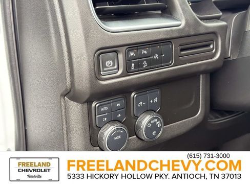 Used 2024 Chevrolet Suburban Premier AWD/4WD image 27