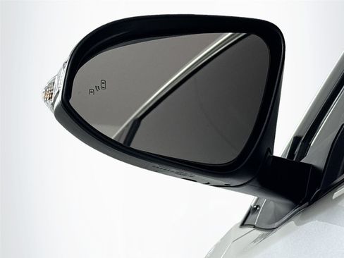 Used 2018 Toyota C-HR XLE image 5