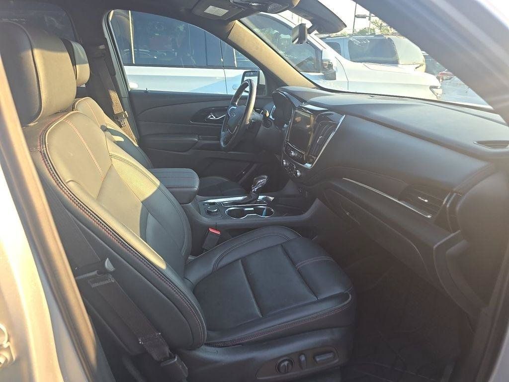 Used 2022 Chevrolet Traverse RS FWD image 15