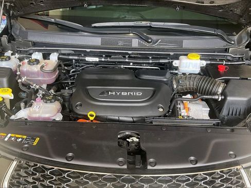 Used 2023 Chrysler Pacifica Touring-L FWD image 29