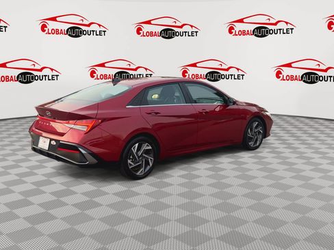 Used 2025 Hyundai Elantra SEL FWD image 8
