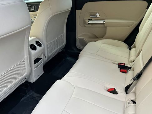 New 2025 Mercedes-Benz GLB 250 4MATIC image 11