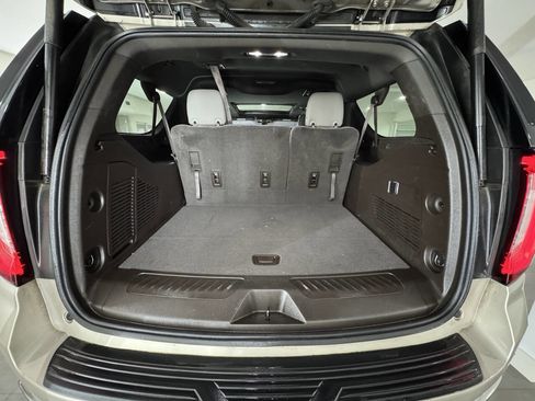 Used 2021 GMC Yukon XL SLT w/ Rear Media and Nav Package image 27