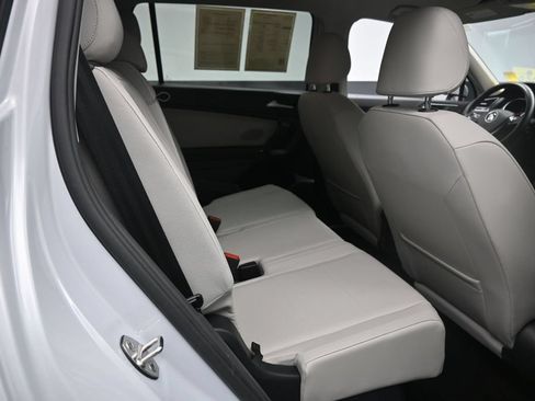 Used 2018 Volkswagen Tiguan SE FWD image 26