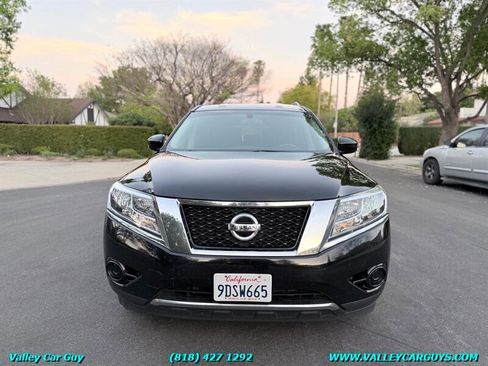Used 2013 Nissan Pathfinder SV image 2