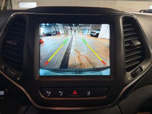 Used 2023 Jeep Cherokee Trailhawk w/ Sun & Sound Group image 20