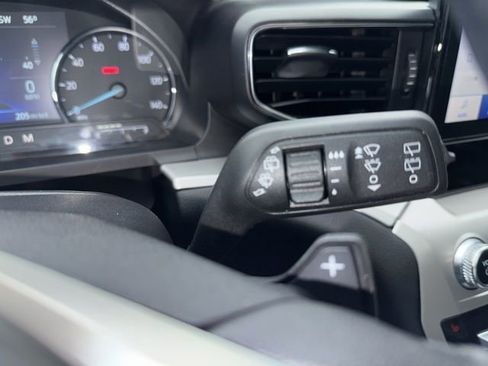 Used 2021 Ford Explorer XLT w/ Equipment Group 202A AWD/4WD image 18