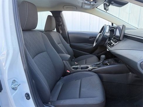 Used 2025 Toyota Corolla LE image 28