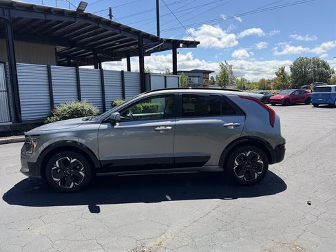 Used 2023 Kia Niro Wave FWD image 5