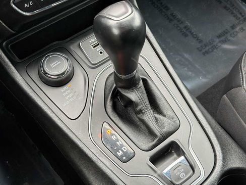 Used 2021 Jeep Cherokee Latitude Lux AWD/4WD image 25