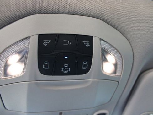 Used 2017 Chrysler Pacifica Platinum FWD image 31