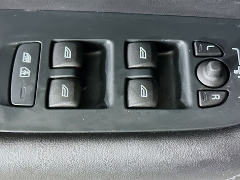 Used 2025 Volvo XC60 B5 Plus image 14