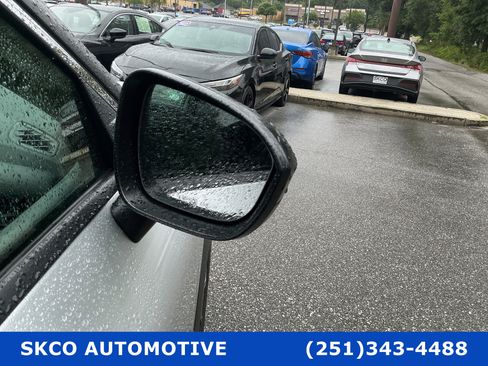 Used 2024 Nissan Rogue S AWD/4WD image 10